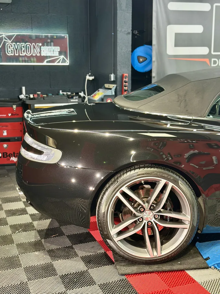 rénovation carrosserie protection PPF traitement céramique lyon Aston Martin DB9 Volante 