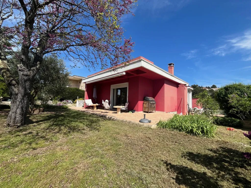 Maison de plain-pied Carnoux en Provence avec garage et piscine, proche commodités, pas de vis à vis