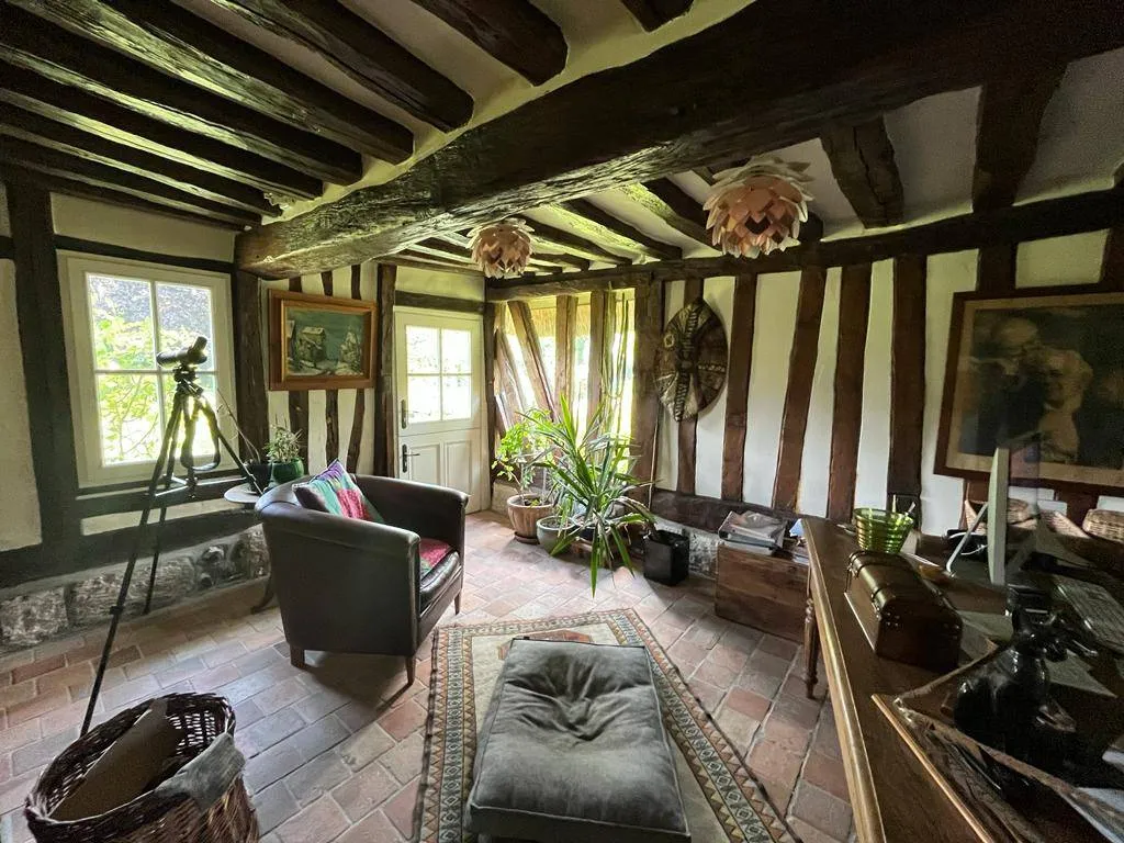 A saisir belle propriété  édifiée sur une parcelle de 5000 m² sur la commune de LA MAILLERAYE SUR SEINE