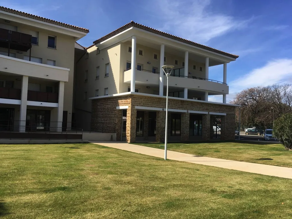 Habillage d'un mur en galets de Crau à Saint-Martin-de-Crau