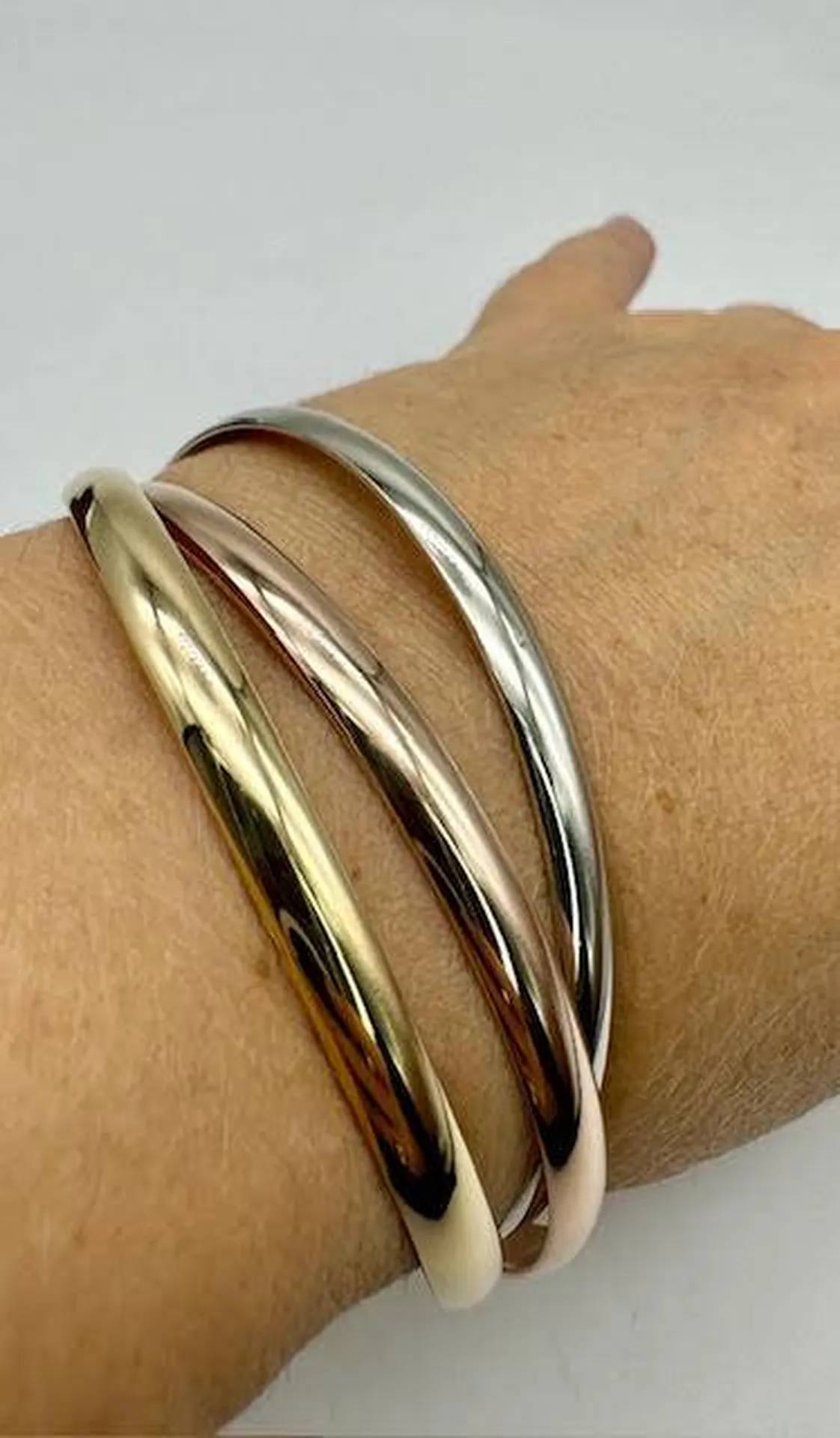 Trois Ors, Un Bracelet : L'Intemporalité Raffinée à Votre Poignet grâce à Or Ligne en Gironde