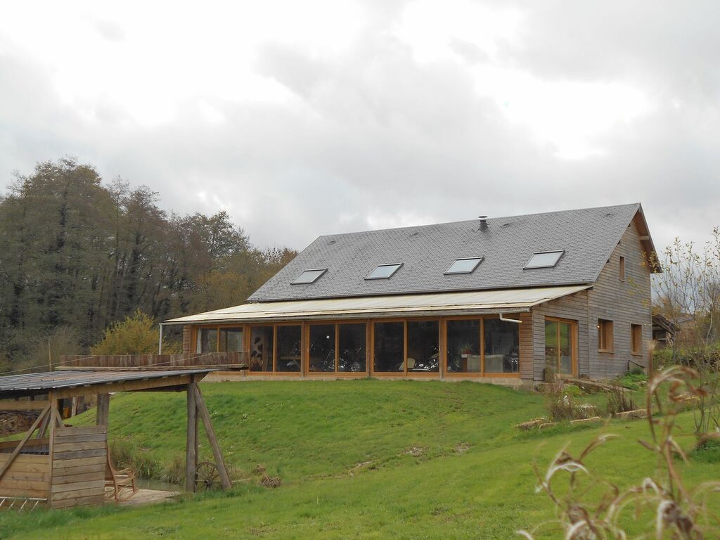 MAISON BOIS AVEC ETANG ET RIVIERE, NORMANDIE, CALVADOS 14, EURE 27