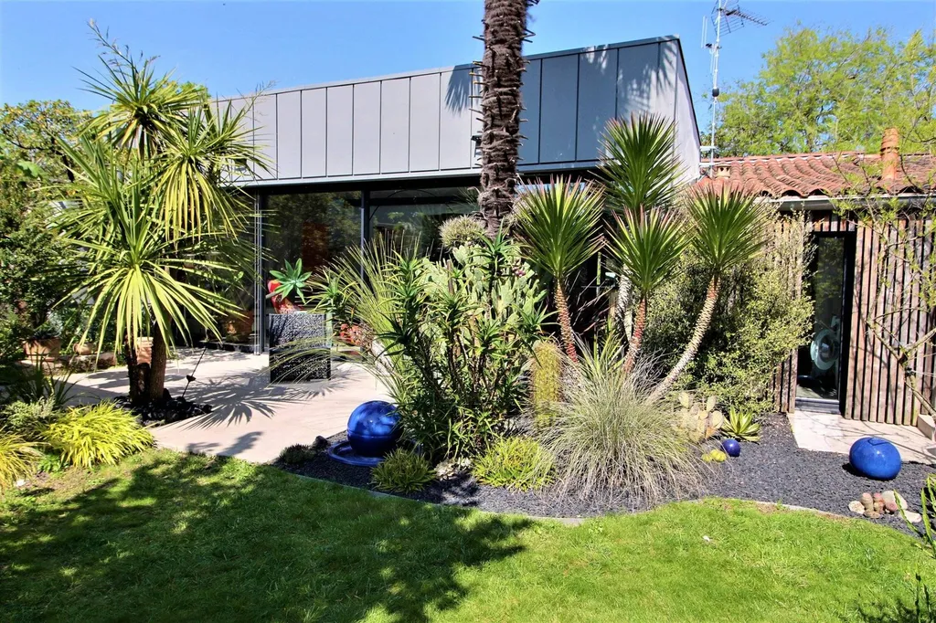 Maison bordelaise avec jardin zen à vendre