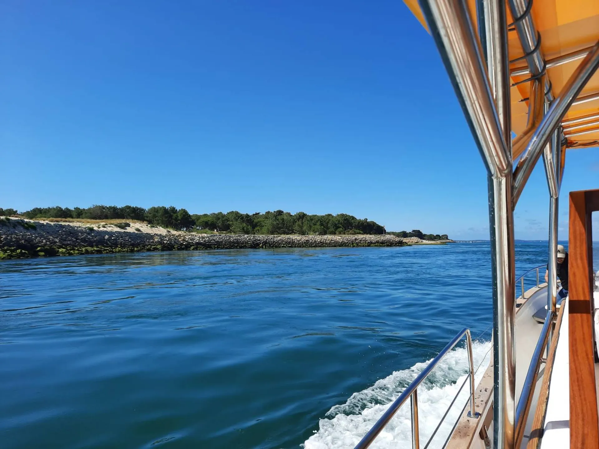En vacances au Cap Ferret ? C'est l'occasion de faire une balade en bateau sur le Bassin d'Arcachon !