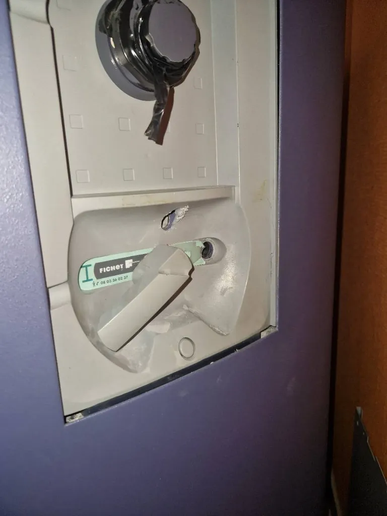 dépannage d'un coffre-fort fichet sur corbie par serrurier expert