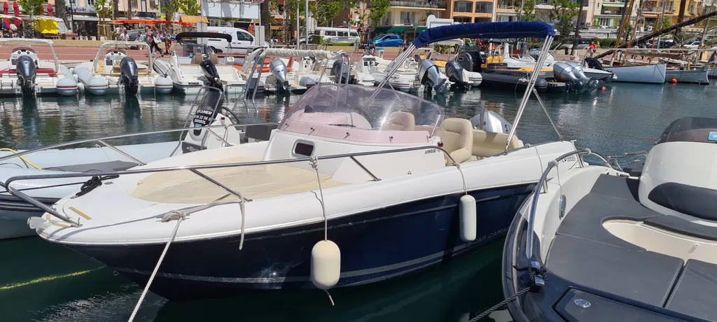 Cap Camarat 635 WA à louer à Bandol