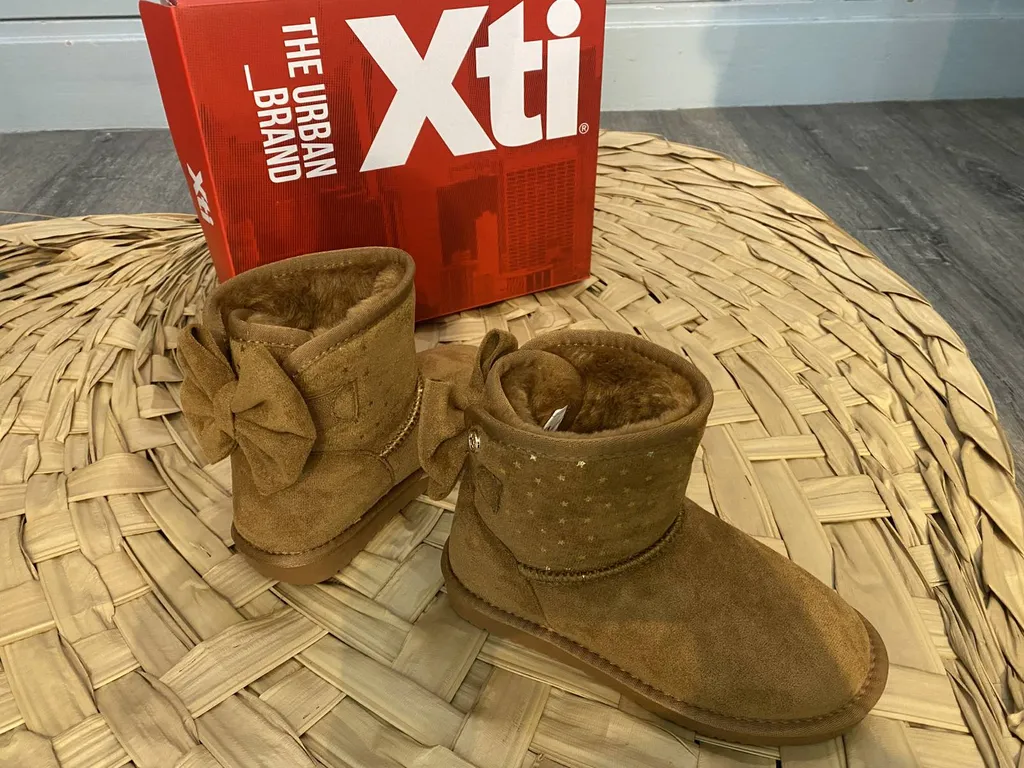 bottine en suedine UGG pour enfants près de Blanquefort