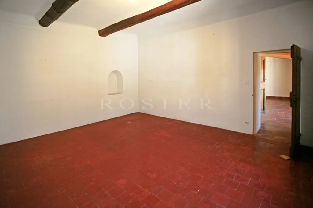 A vendre dans les Monts du Vaucluse,  charmante maison de village avec cour   