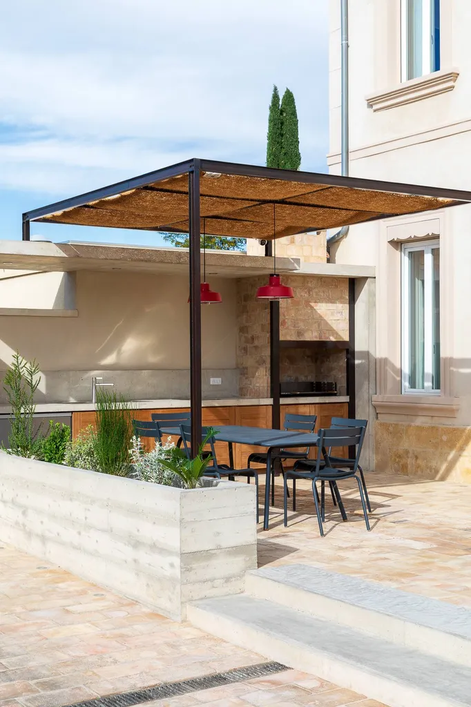 vue globale cuisine d'été et jardinière 13300 Salon-de-Provence