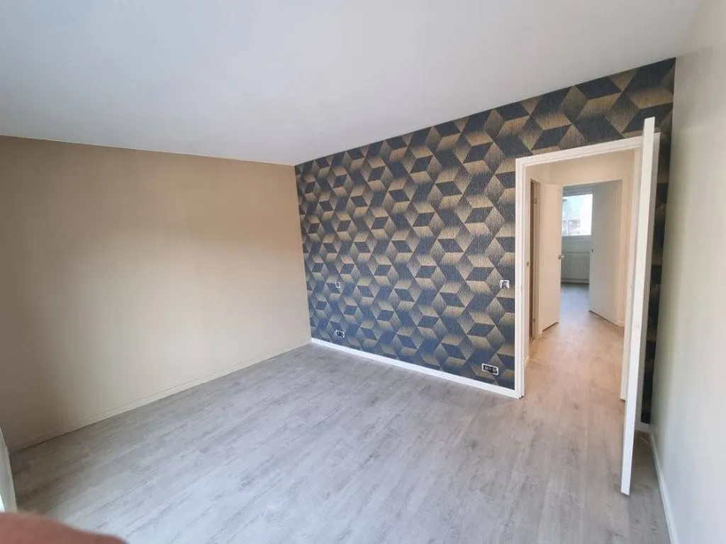 Devis pour la rénovation à neuf de la peinture d'un appartement de particuliers proche de DEAUVILLE 14