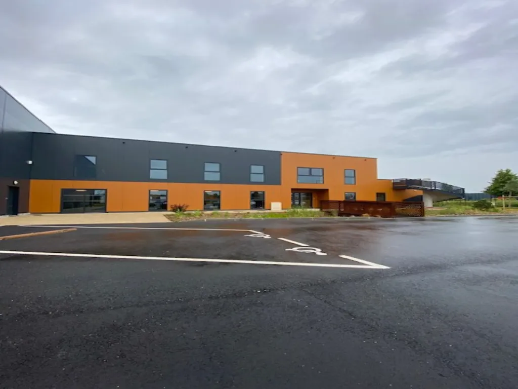 MONTIVILLIERS - A LOUER Bureaux de 454 m² divisibles au 1er étage d'un immeuble neuf mixte de bureaux et d'actibvités