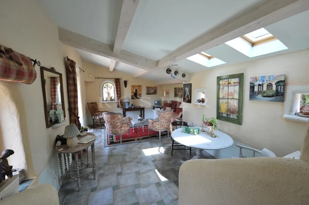 Bergerie du 16ème siècle sur 10 hectares avec vue dominante  sur le Mont Ventoux  