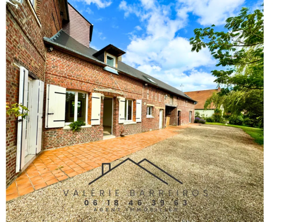 A vendre maison de 147 m² habitables édifiée sur 800 m² de terrain sur la commune de LA LONDE 76500