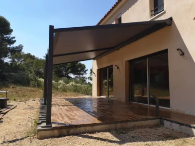 Pose d'une pergola à toile dans les Bouches-du-Rhône