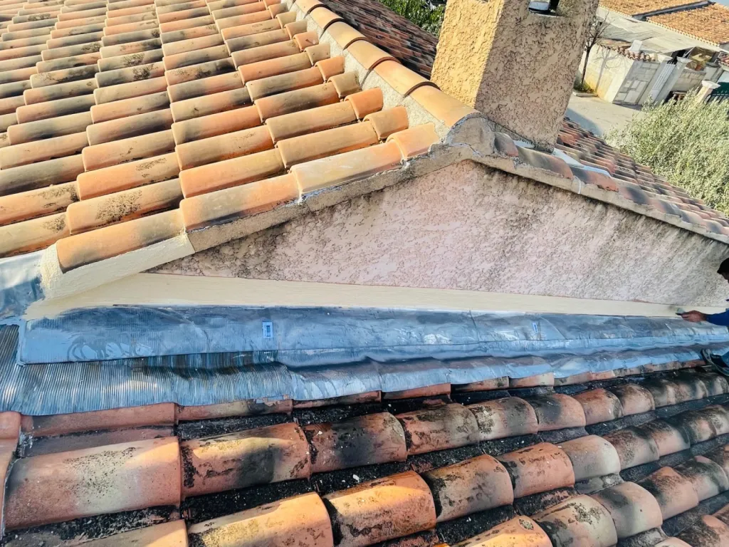 Nouvelle intervention pour un changement de Solin en Plomb sur Bouc-Bel-Air près de Aix en Provence