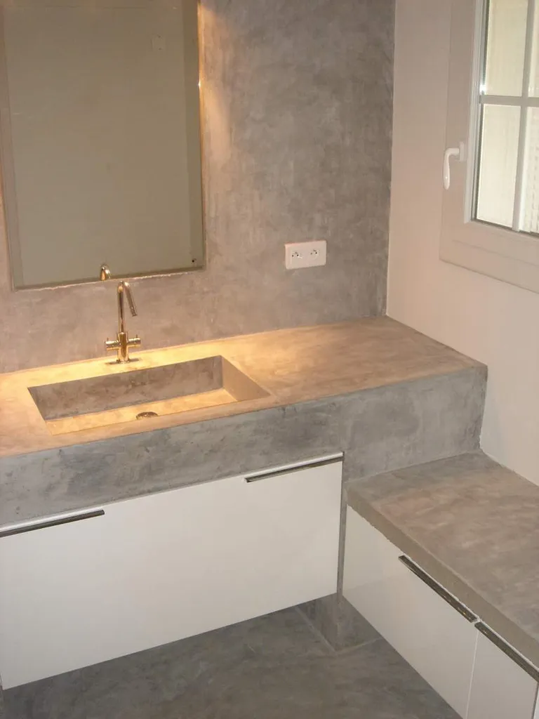 Vasque et banc en béton lissé à l'ancienne