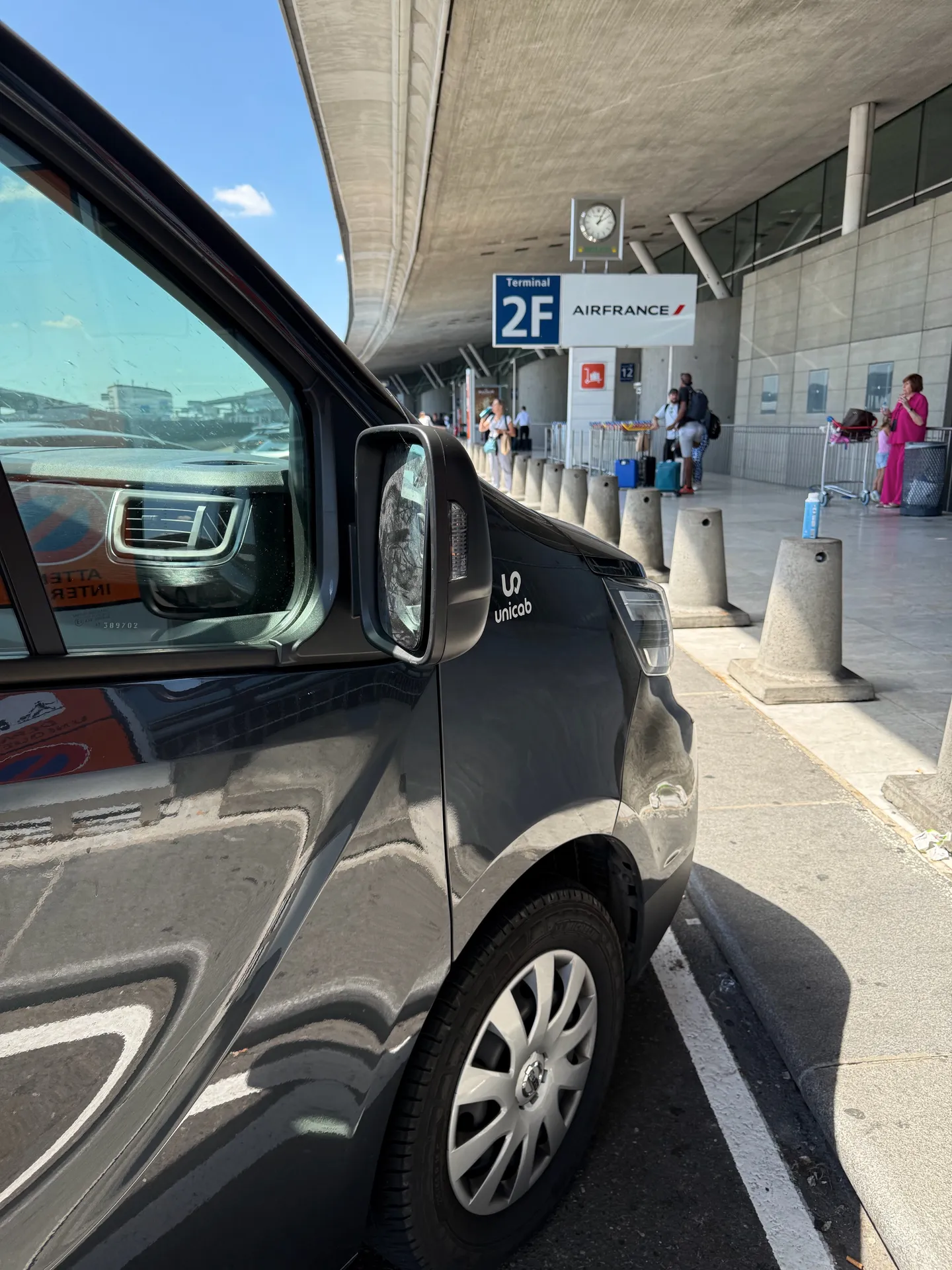 Reservez vos Transferts Aéroport Haut de Gamme vers Paris – CDG, Orly & Tous les Aéroports Parisiens