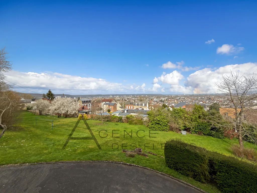 A vendre maison familiale de 131 m² édifiée sur 3425 m² de terrain commune de ELBEUF 76500