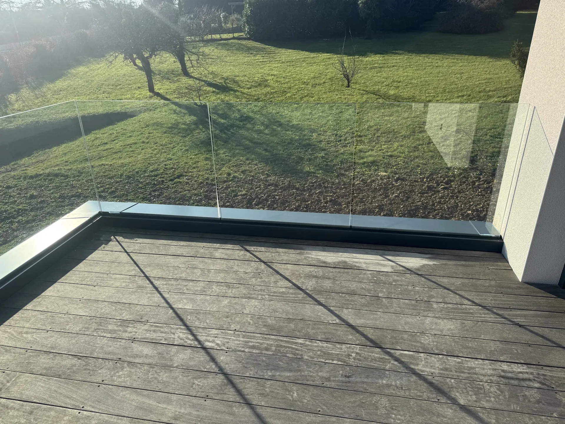 Installation de garde-corps en verre trempé à DARDILLY