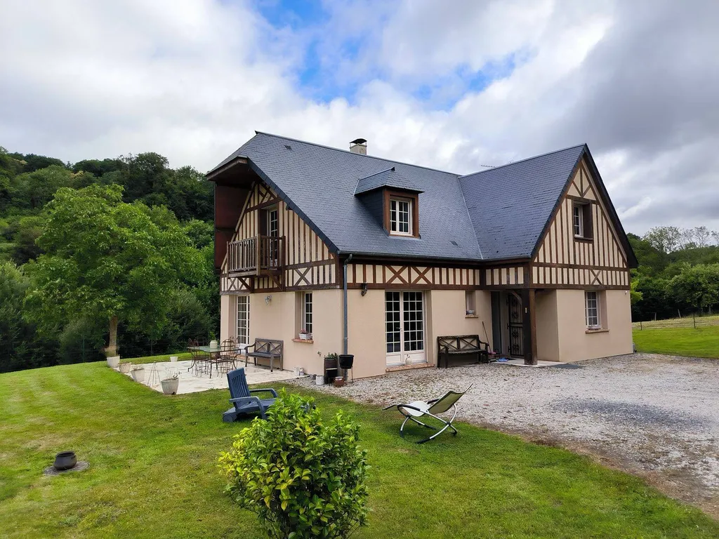 A vendre - Charmante maison familiale – À pied des commerces de Cormeilles 27260 avec jardin et dépendance.