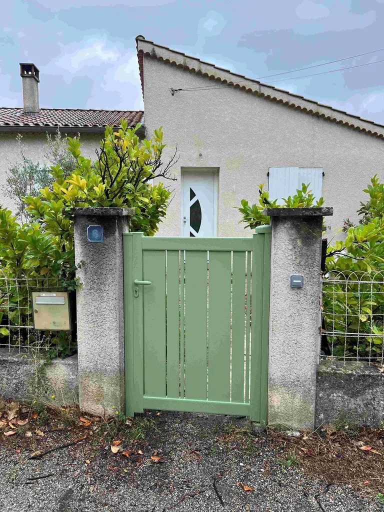 Pose d'un portail et portillon en aluminium sur mesure à Pierrevert