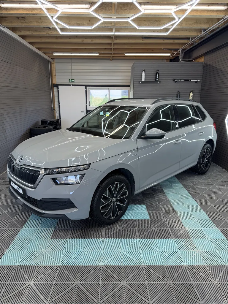 SKODA KAMIQ / CAR PLAY/ BOITE AUTO/ GRIS CRAIE / CAMERA DE RECUL / YOUNG EDITION