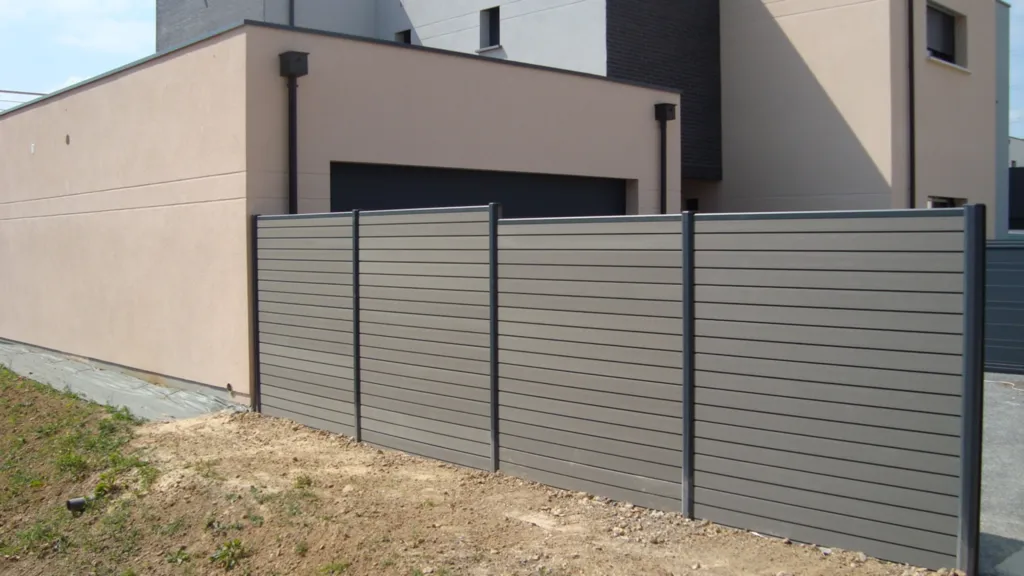 Montage de Clôture composite Ocewood aux Essarts 76