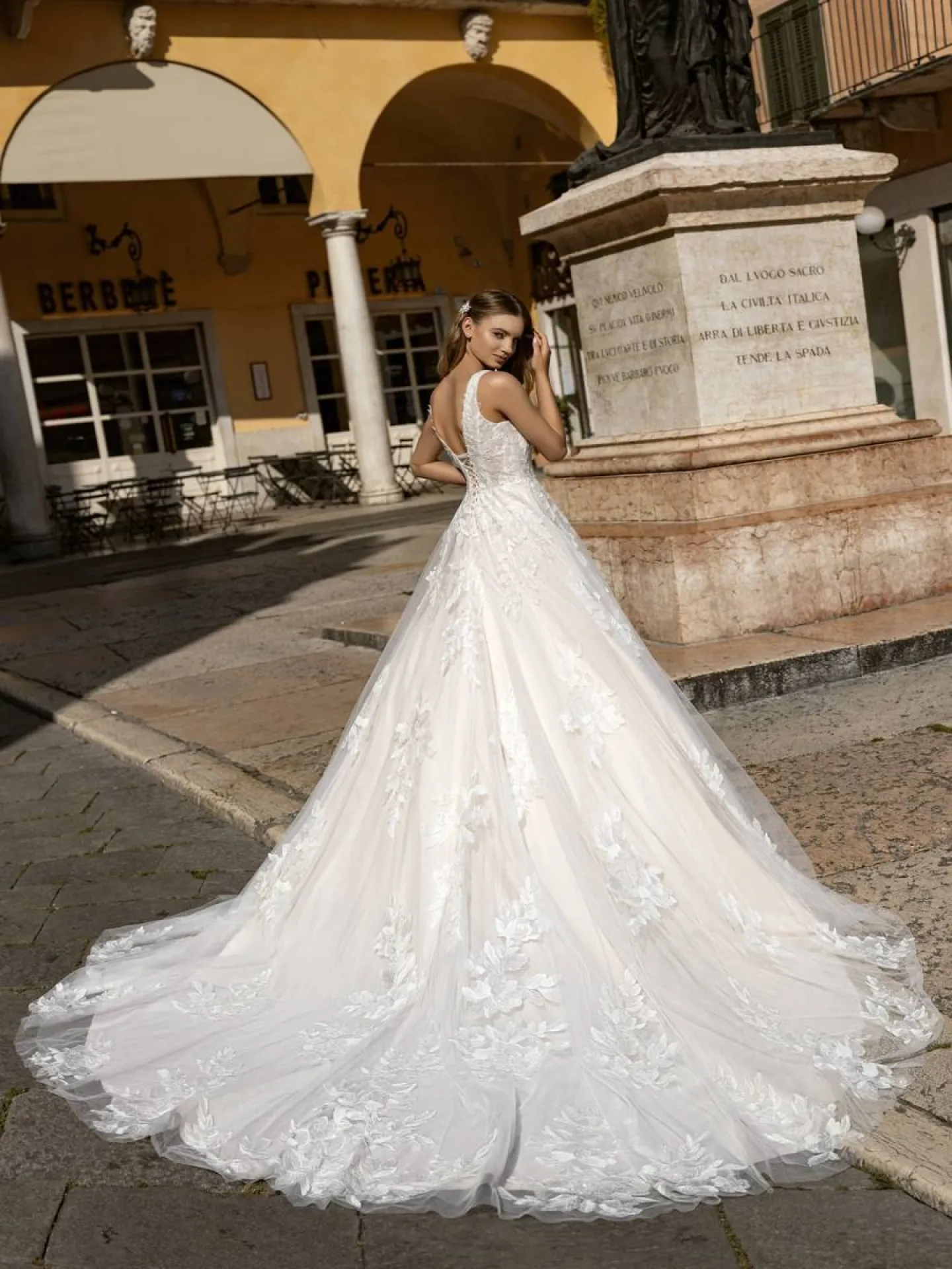 ROBE COLLECTION BELLA 22427 .