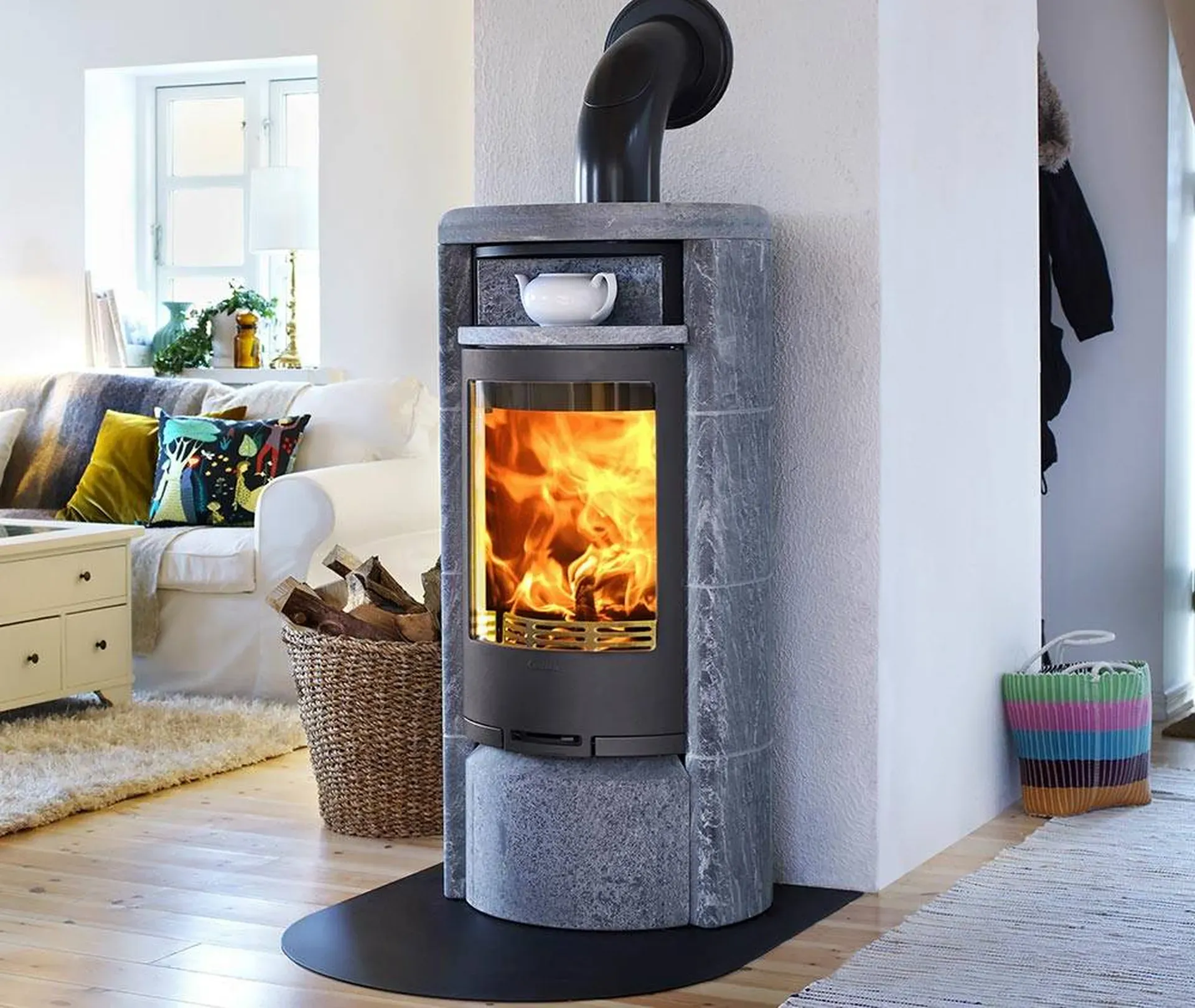 Poêle à bois installé à Belleville-en-Beaujolais pour réduire les factures d’énergie et améliorer le confort thermique