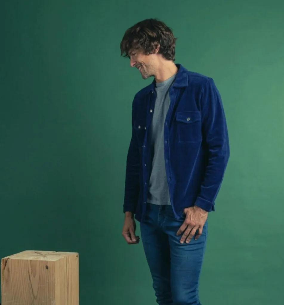 La surchemise Glen en velours ras côtelé ultra doux.