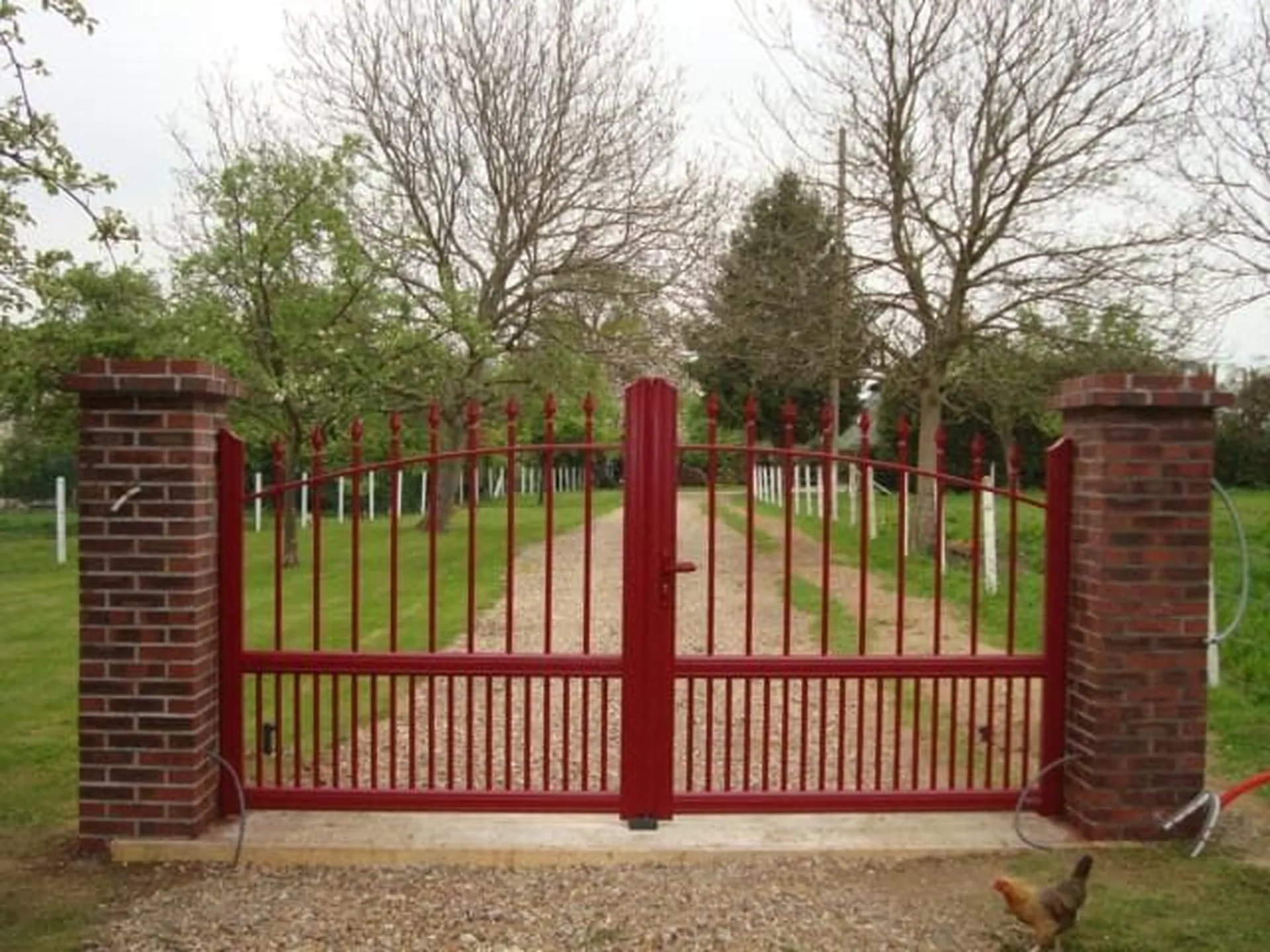 Pose de Portail Battant Rétro Sur-Mesure, Portail Motorisé en Acier et Aluminium au Havre en Seine-Maritime 76