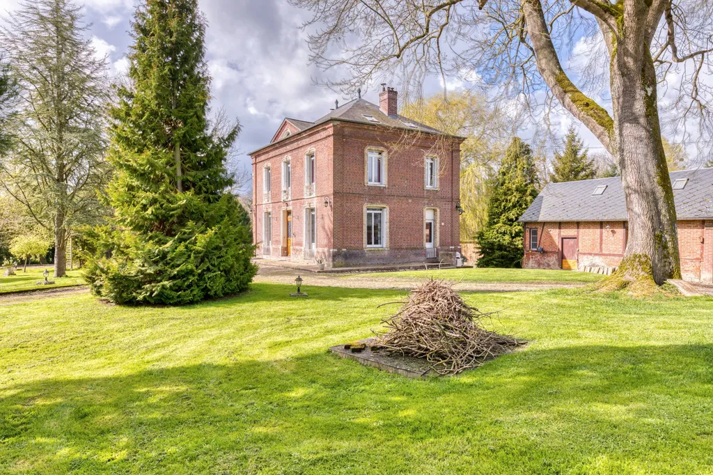 A vendre maison de maître et dépendances sur parc d'1 hectare : une opportunité unique dans le Pays de Bray.