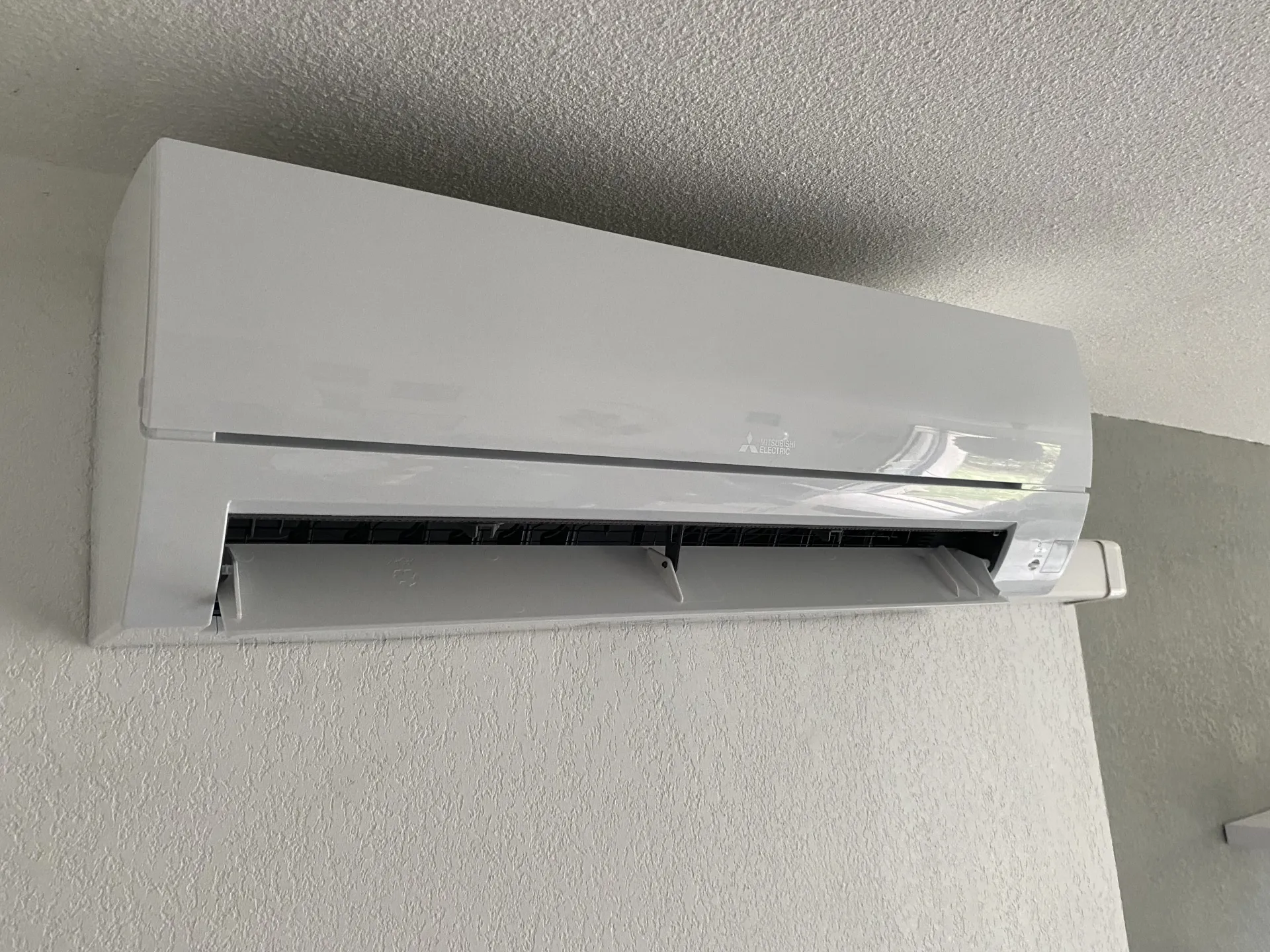 éligible à la prime CEE.  Entreprise certifiée RGE proposant une installation à Gagnac-sur-Garonne avec travail sérieux et professionnel et obtention de la prime CEE.