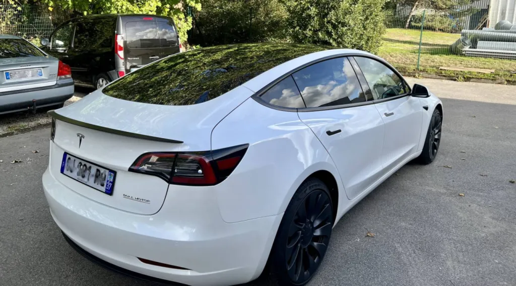Vitres teintées et protection thermique sur tesla model 3 Performance livré au Tesla center de Rennes