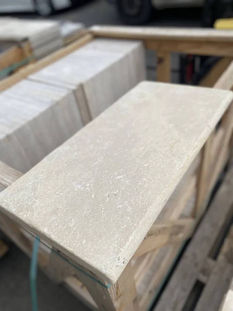 MARGELLES EN PIERRE NATURELLE DU MAROC - NIMES ANTIQUES - MONTPELLIER ANTIQUE AU FORMAT 61X30.5X3CM FINITION VIEILLIE BORD DEMI ROND 2