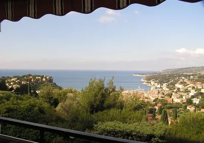 Appartement T4 Cassis donnant sur terrasse vue mer dans résidence de standing avec piscine, ascenseur, garage et caves 