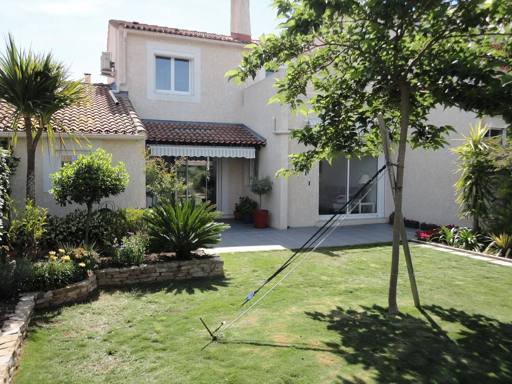 Notre zone d'activité pour ce serviceAcheter une maison autour de Cassis à La Cadière d'Azur 83027 dans le Var : plus d’espace, stationnement et qualité de vie