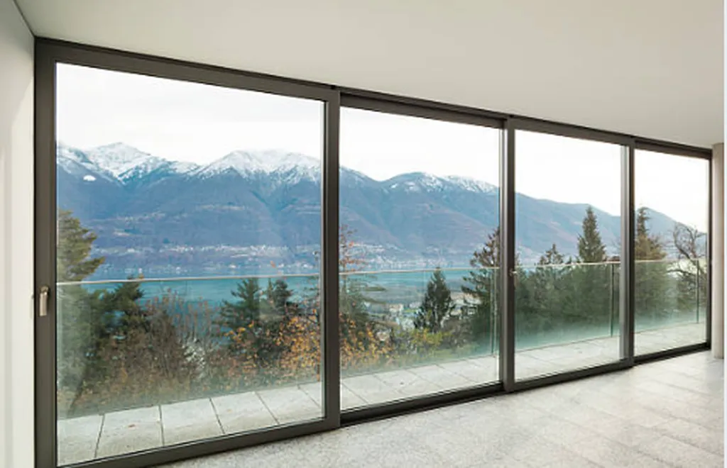 Installation baies vitrées à galandage alu sur mesure à Toulouse – ouverture totale, gain de place, design contemporain