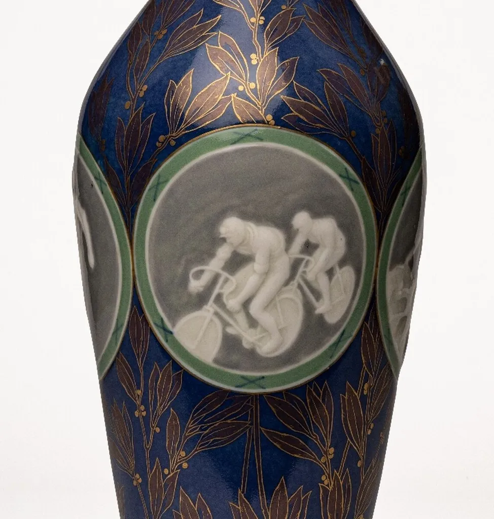 Vase de Sèvres pour les JO de Paris 1924 vendu 13 500 €