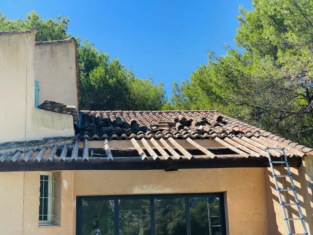 Changement d’une toiture de Auvent d’une maison sur Ventabren près de Aix en Provence