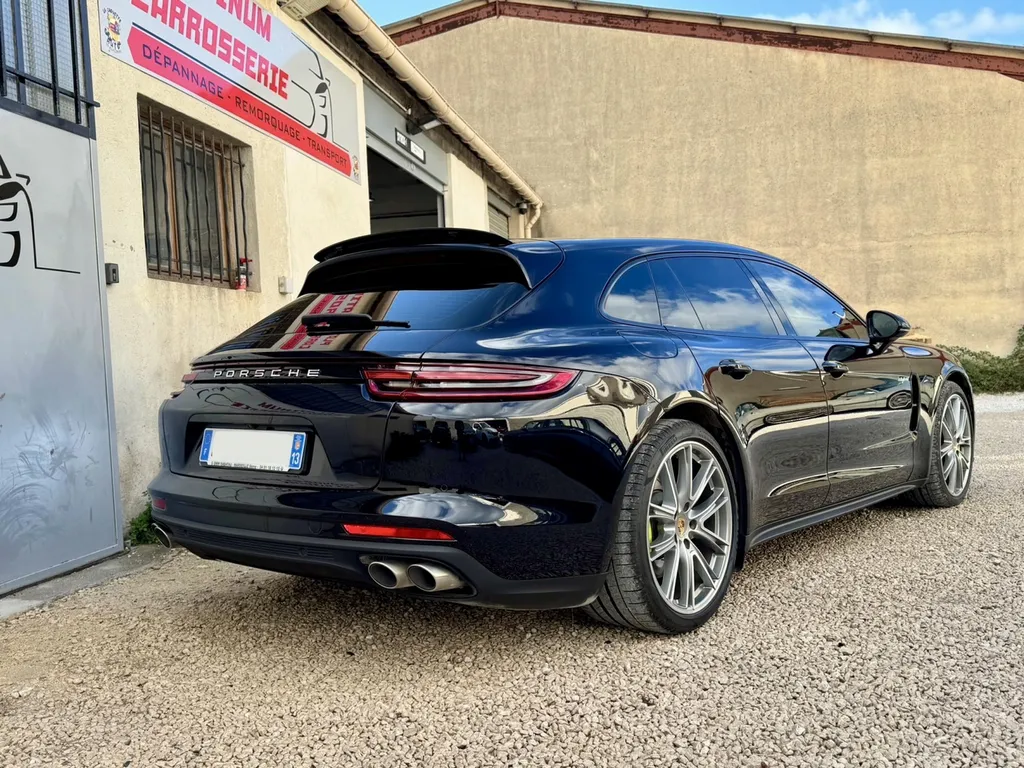Réparation des pare-chocs d’une Porsche Panamera Sport Turismo réalisée dans notre atelier de Carnoux proche de Cassis