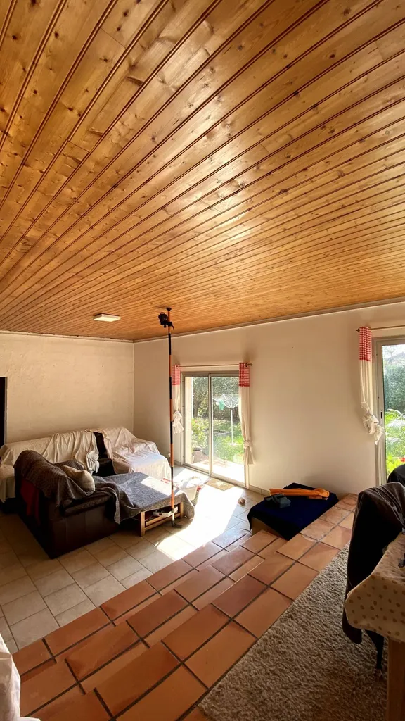 Peindre un lambris bois pour relooker son intérieur est une tâche fastidieuse : optez pour un plafond tendu -  Plafonds Tendus Occitans Toulouse