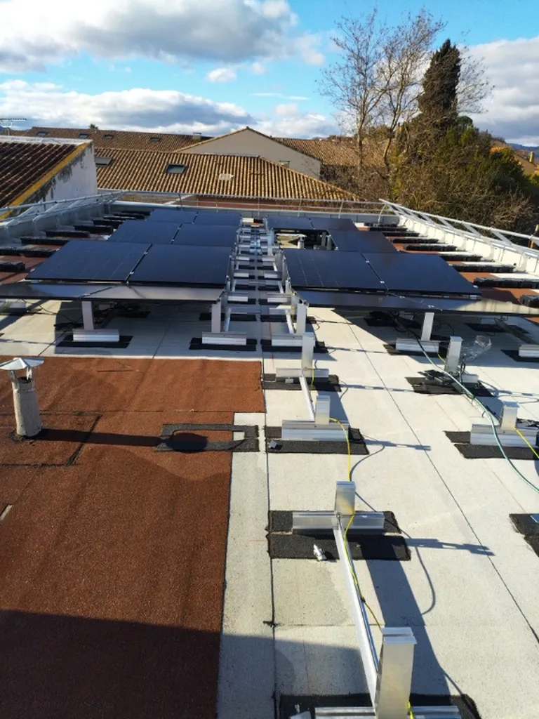 Installation de 38 panneaux solaires Dmegc à Cogolin avec Provence Energie Solaire Services 