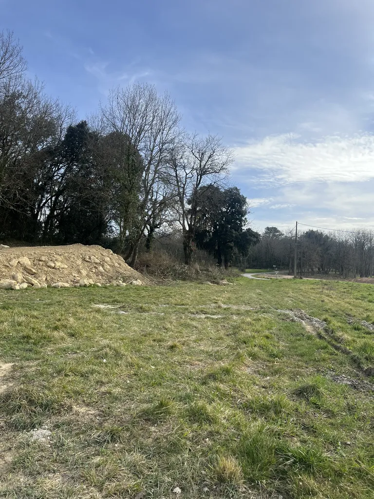 Terrain à bâtir de 535 m² sur la commune de Baron, proche de Créon et de ses commerces