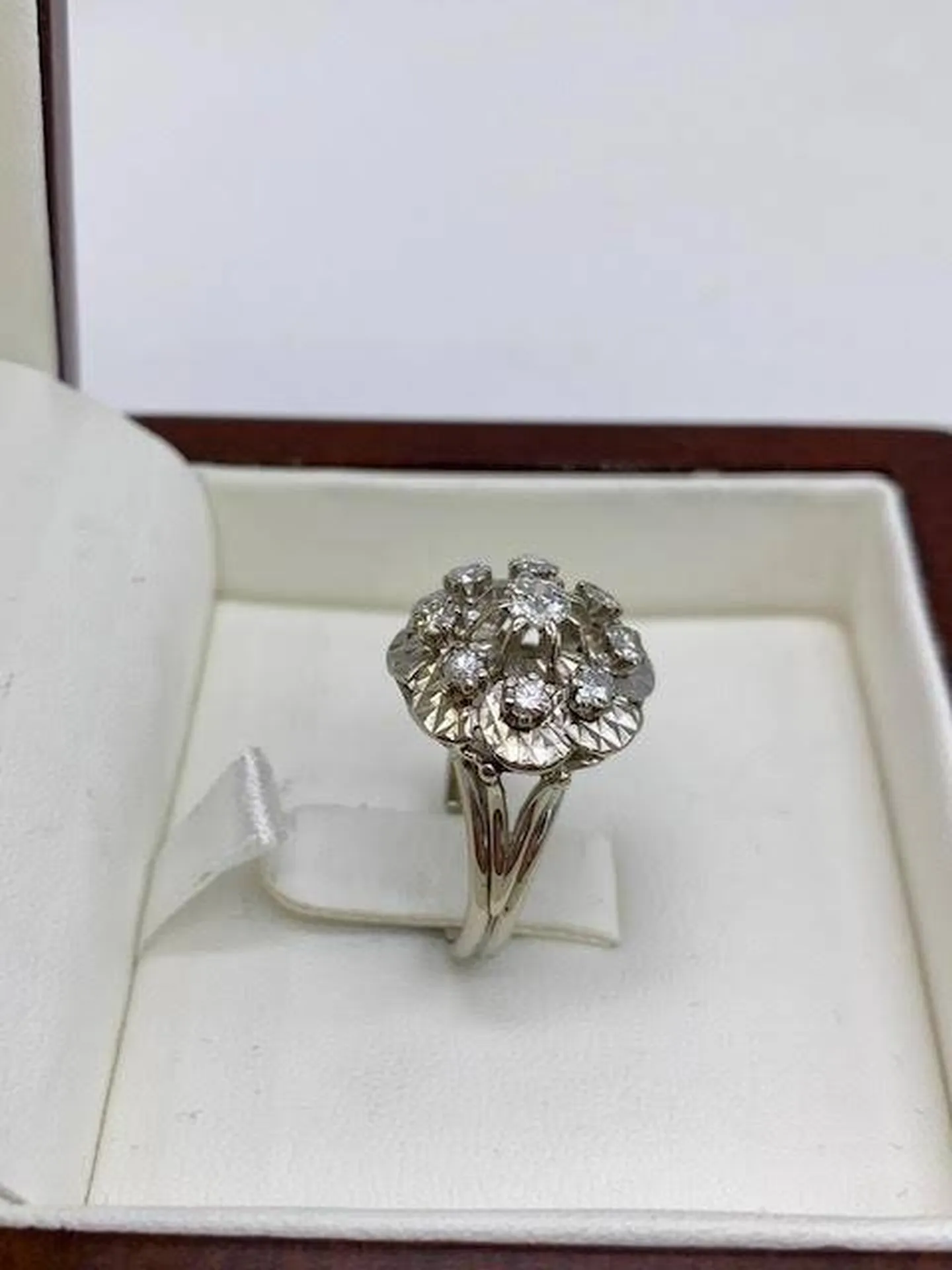 Raffinement Éternel : L'Art du Diamant sur Or Blanc à la Bijouterie Or Ligne près de Bordeaux