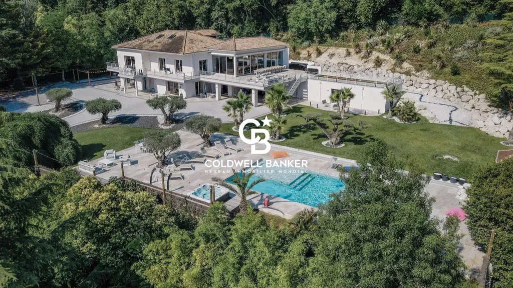 Aux portes de Bordeaux, une propriété contemporaine d’exception au cœur d’un parc privé de 8 000 m²
