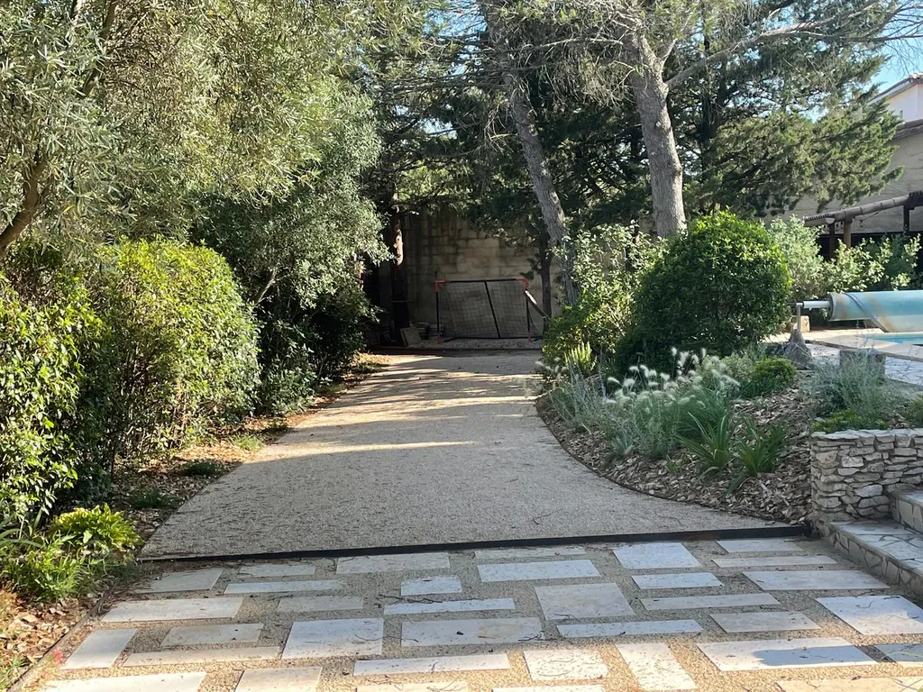  Pose d’un dallage en opus romain à Villeneuve-lès-Avignon (30)