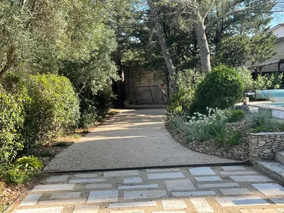  Pose d’un dallage en opus romain à Villeneuve-lès-Avignon (30)