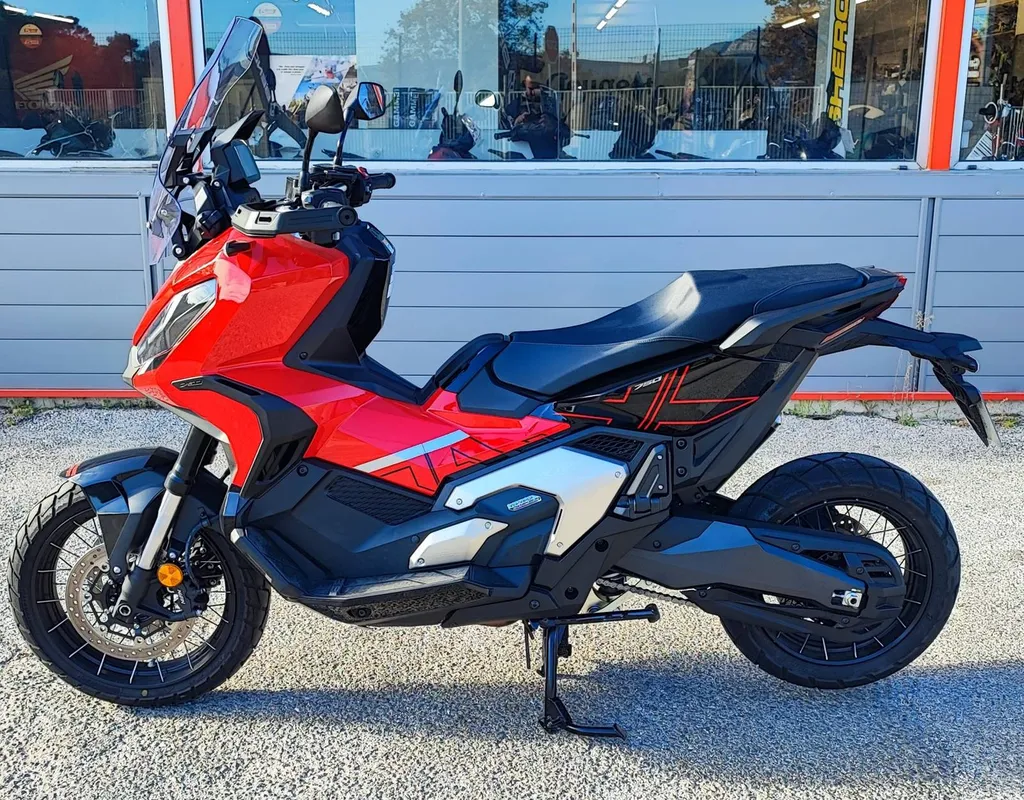 HONDA X-ADV 750 DU 01/2024 AVEC 450 KM.