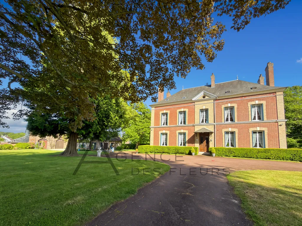 À vendre, propriété d'exception de 265 m² sur un terrain de 5200 m² située à LA SAUSSAYE 27370